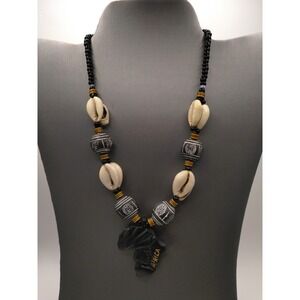 Beautiful Shell Beaded Choker Necklace, African‎ Themed